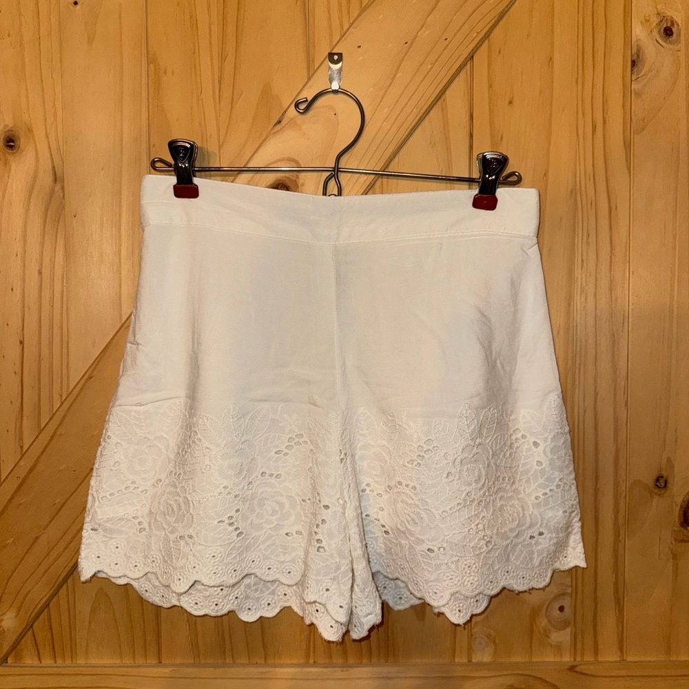 Chic White Lace High Waist Women's Shorts